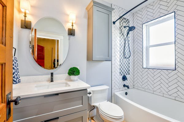 Les avantages du béton ciré pour moderniser votre salle de bain