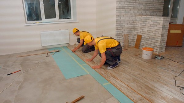 Prix pose parquet : estimez le coût selon vos besoins en 2025