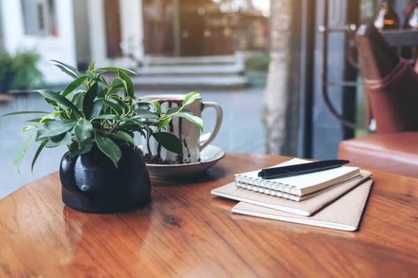 Table pliante : pourquoi choisir ce type de meuble ?