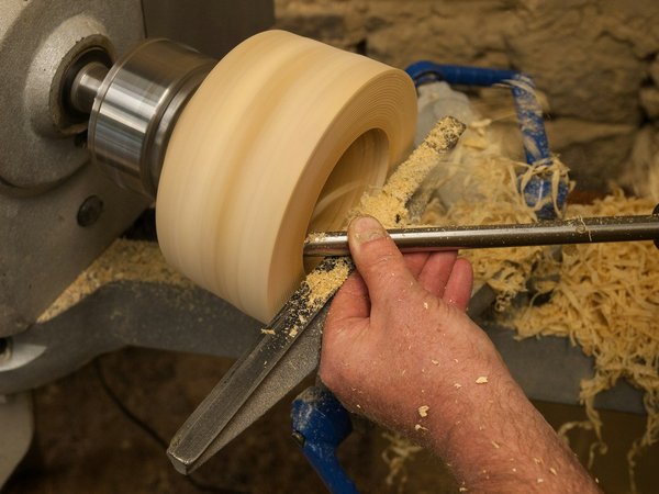 Découverte de la ponceuse à bande makita pour vos projets